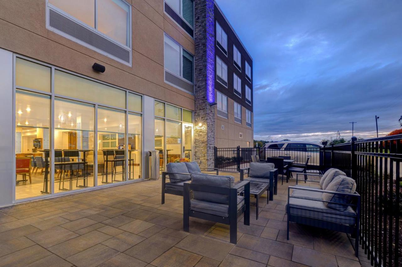Holiday Inn Express & Suites - Grand Rapids South - Wyoming By Ihg Exterior foto